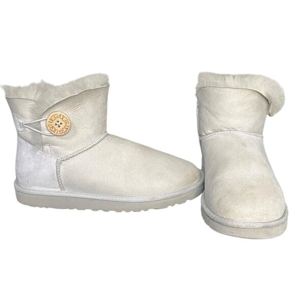 UGG Mini Bailey Button II Suede & Sheepskin Boot in Cement Womens Size 8 - Picture 3 of 12